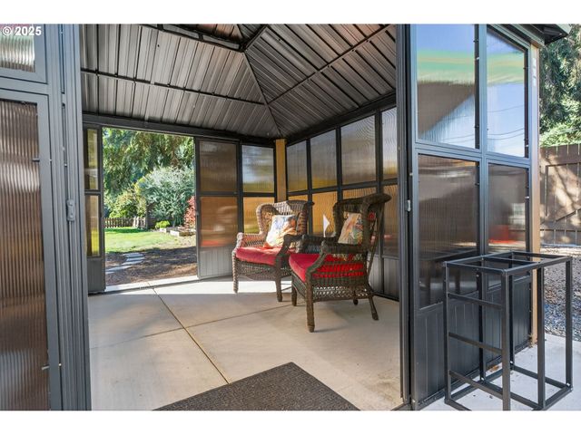 17928 ROYAL Ct, Lake Oswego, OR 97035