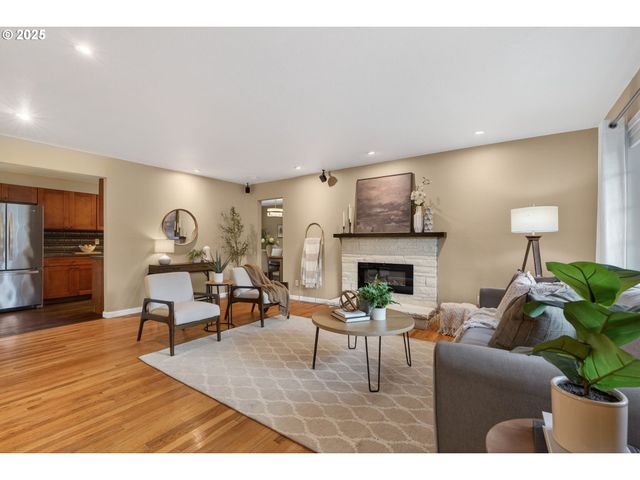 17928 ROYAL Ct, Lake Oswego, OR 97035