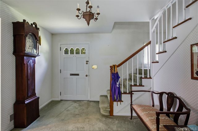 1 Grandview Circle, Pleasantville, NY 10570