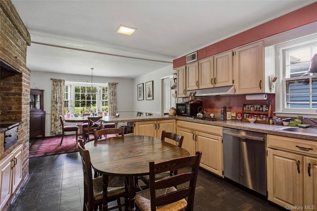 1 Grandview Circle, Pleasantville, NY 10570