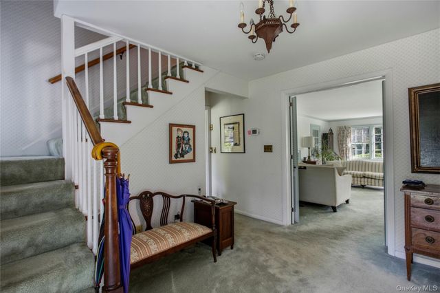 1 Grandview Circle, Pleasantville, NY 10570