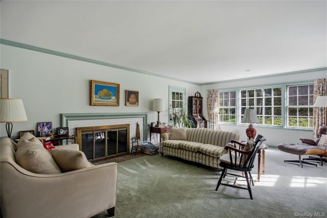 1 Grandview Circle, Pleasantville, NY 10570