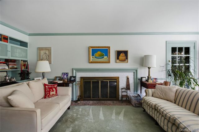 1 Grandview Circle, Pleasantville, NY 10570