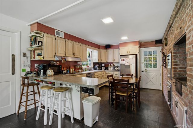 1 Grandview Circle, Pleasantville, NY 10570