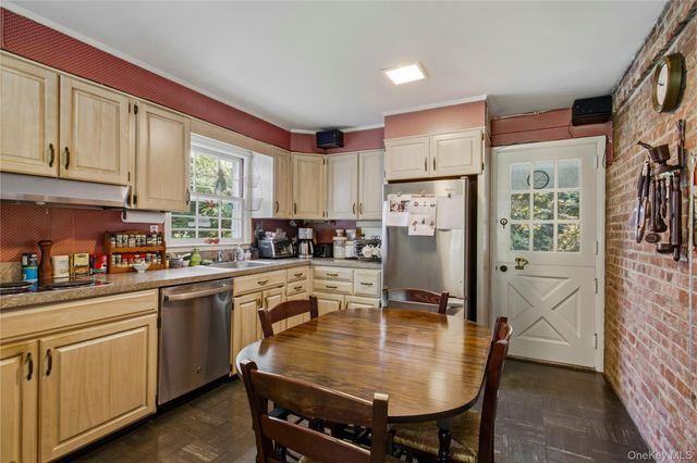 1 Grandview Circle, Pleasantville, NY 10570