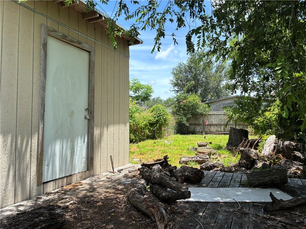 2905 Morris St, Corpus Christi, TX 78405 — photo 2