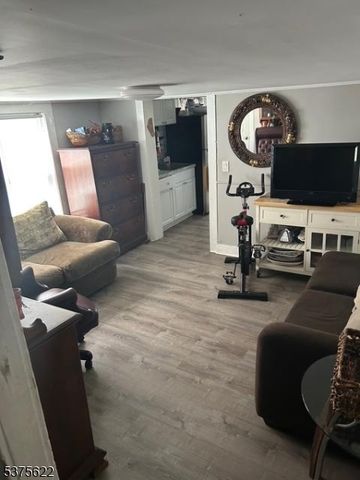 106 W Somerset St, Raritan Boro, NJ 08869