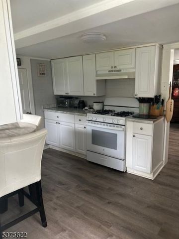 106 W Somerset St, Raritan Boro, NJ 08869