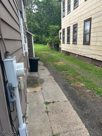 106 W Somerset St, Raritan Boro, NJ 08869