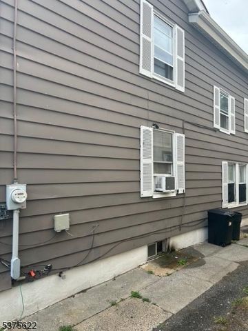 106 W Somerset St, Raritan Boro, NJ 08869