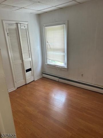 106 W Somerset St, Raritan Boro, NJ 08869