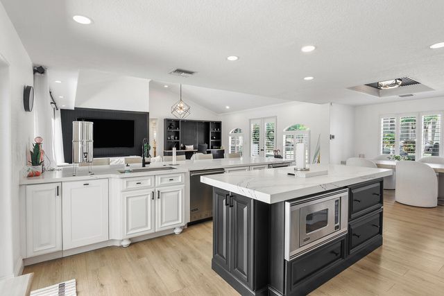 4030 NE 25th Avenue, Lighthouse Point, FL 33064