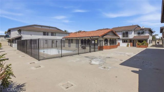 1239 W Rosecrans 4, Gardena, CA 90247