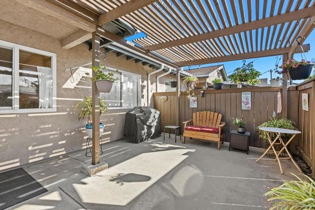 10209 Princess Sarit Way, Santee, CA 92071