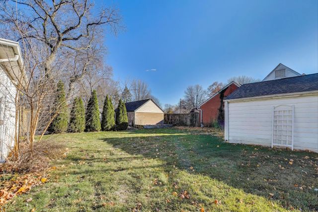 108 Beverly Place, Munster, IN 46321