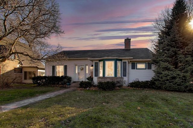 108 Beverly Place, Munster, IN 46321