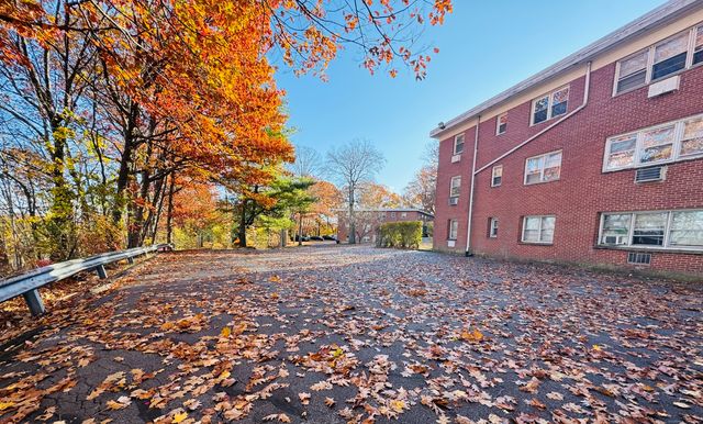 304 Pine Rock Avenue APT C15, Hamden, CT 06514