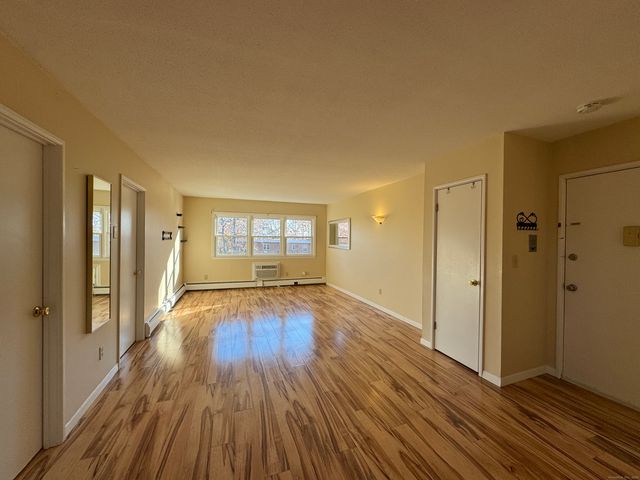 304 Pine Rock Avenue APT C15, Hamden, CT 06514