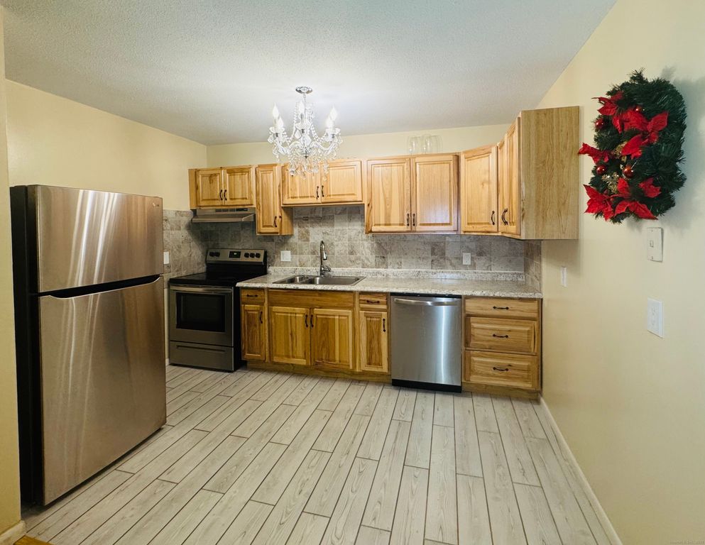 304 Pine Rock Avenue APT C15, Hamden, CT 06514