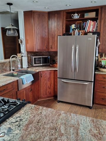 15829 W 933 Road, Park Hill, OK 74451