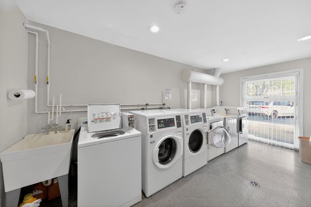 7225 W Higgins Avenue 103, Chicago, IL 60656