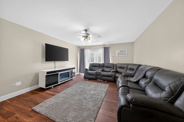 7225 W Higgins Avenue 103, Chicago, IL 60656
