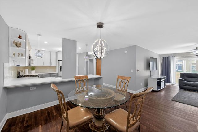 7225 W Higgins Avenue 103, Chicago, IL 60656