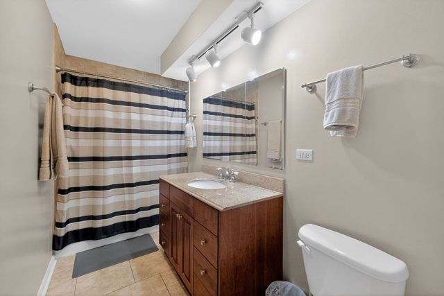 7225 W Higgins Avenue 103, Chicago, IL 60656