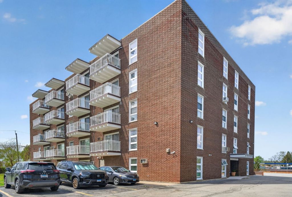 7225 W Higgins Avenue 103, Chicago, IL 60656