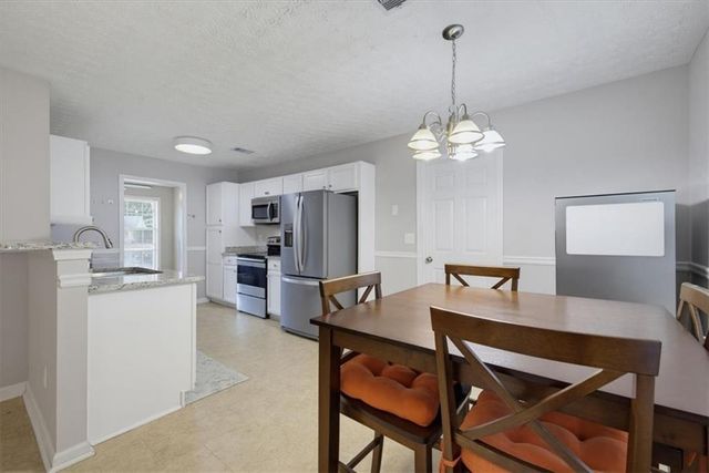 395 Oak Hill Dr, Covington, GA 30016