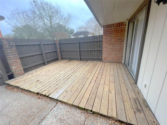 12023 Greenwood Forest Drive B, Houston, TX 77066