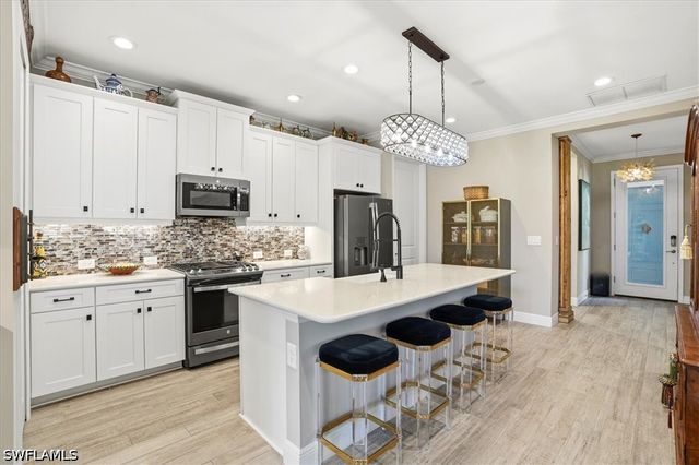 2318 Marquesa CIR, Naples, FL 34112