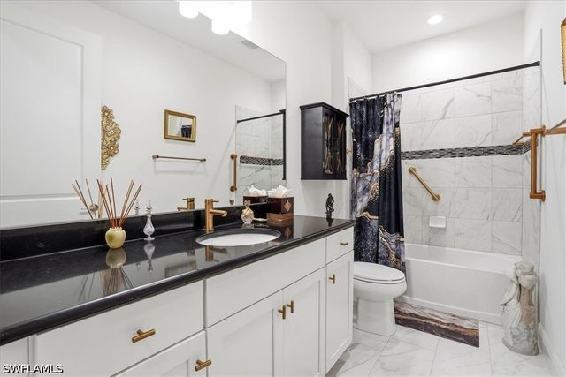 2318 Marquesa CIR, Naples, FL 34112