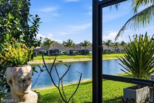 2318 Marquesa CIR, Naples, FL 34112