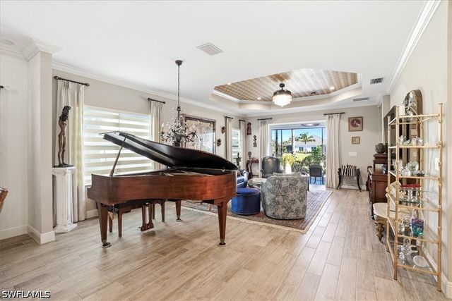 2318 Marquesa CIR, Naples, FL 34112