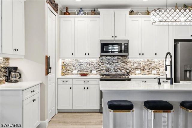 2318 Marquesa CIR, Naples, FL 34112