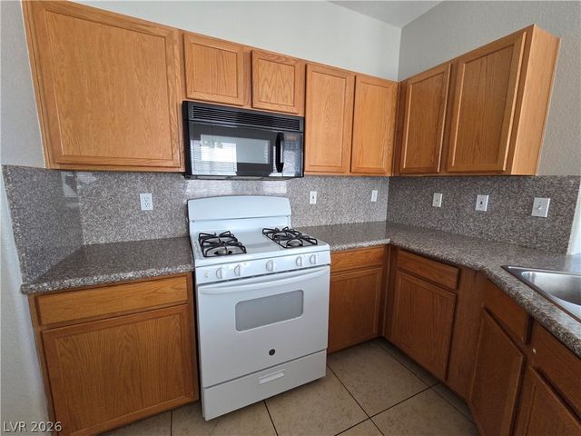 7904 Canyon Grove Court, Las Vegas, NV 89131