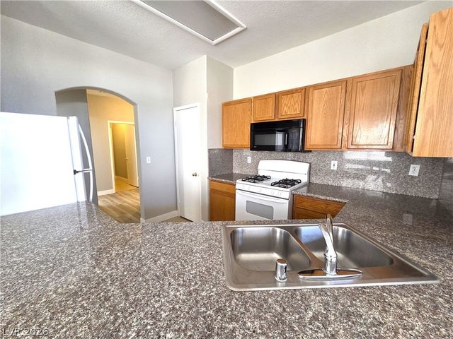 7904 Canyon Grove Court, Las Vegas, NV 89131