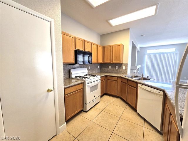 7904 Canyon Grove Court, Las Vegas, NV 89131
