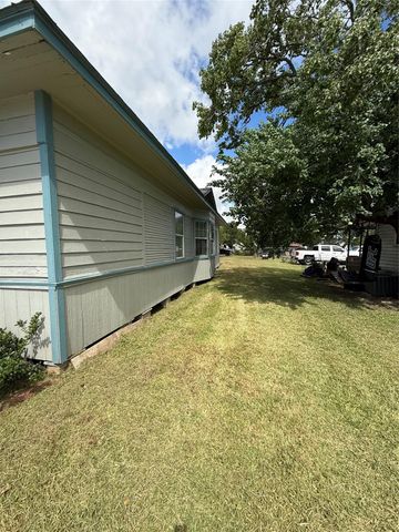 606 W 6th Street, Freeport, TX 77541