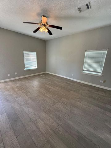 606 W 6th Street, Freeport, TX 77541