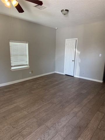 606 W 6th Street, Freeport, TX 77541