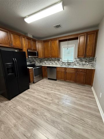 606 W 6th Street, Freeport, TX 77541