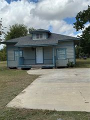 606 W 6th Street, Freeport, TX 77541
