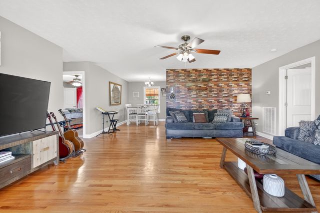 1014 Spire Way Dr, Castalian Springs, TN 37031