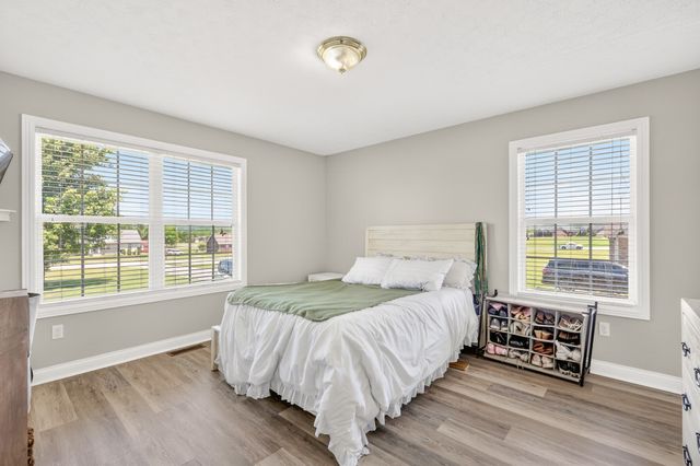 1014 Spire Way Dr, Castalian Springs, TN 37031