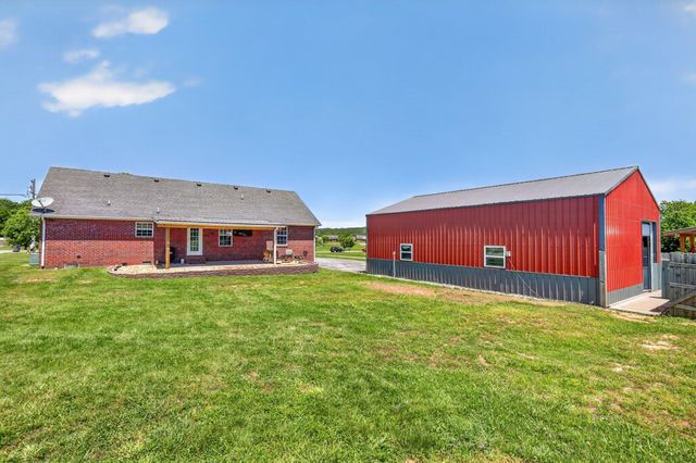 1014 Spire Way Dr, Castalian Springs, TN 37031