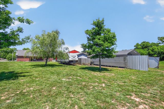 1014 Spire Way Dr, Castalian Springs, TN 37031