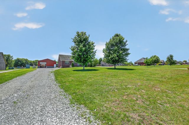 1014 Spire Way Dr, Castalian Springs, TN 37031