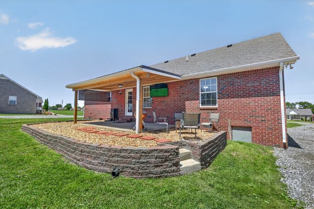 1014 Spire Way Dr, Castalian Springs, TN 37031